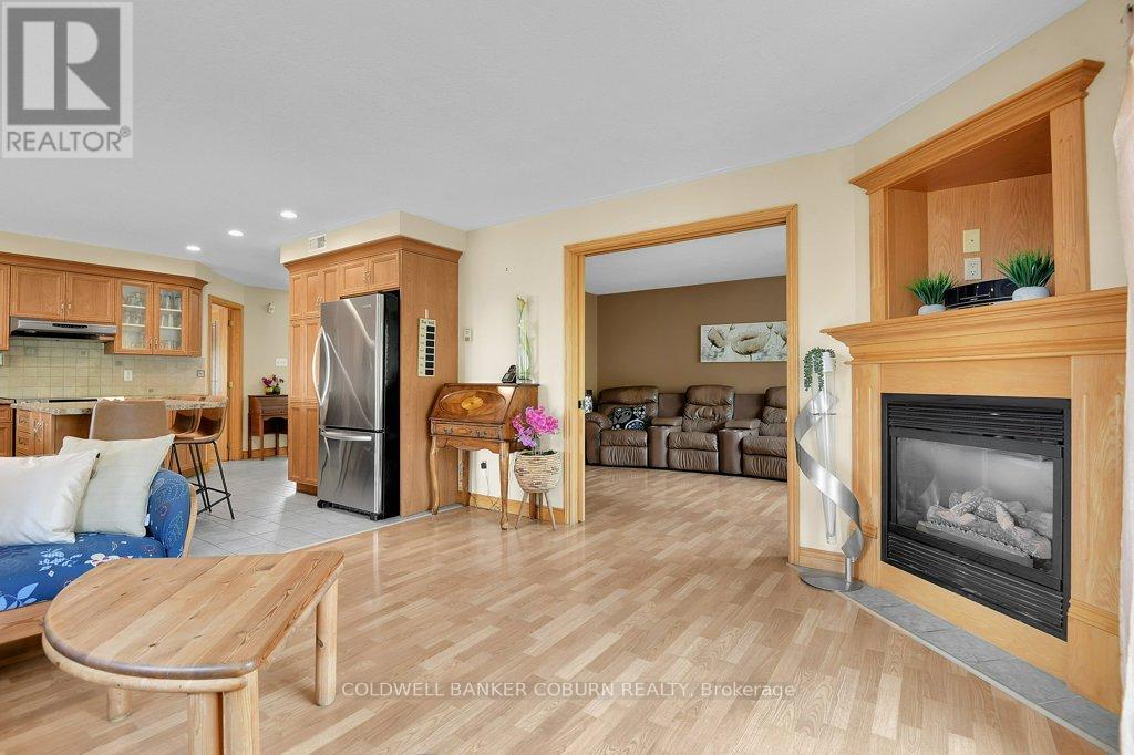 11229 Lakeshore Drive, South Dundas, Ontario  K0E 1K0 - Photo 16 - X12414278