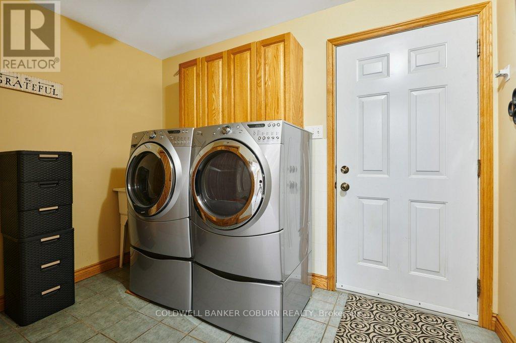 11229 Lakeshore Drive, South Dundas, Ontario  K0E 1K0 - Photo 24 - X12414278