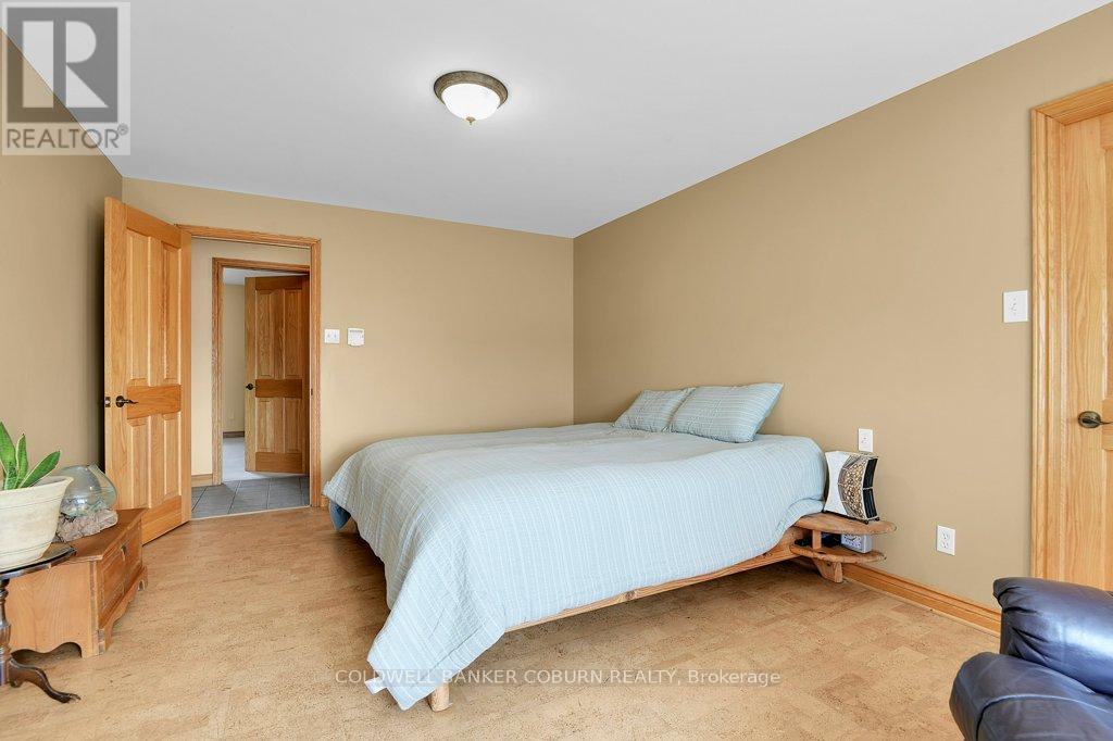 11229 Lakeshore Drive, South Dundas, Ontario  K0E 1K0 - Photo 18 - X12414278