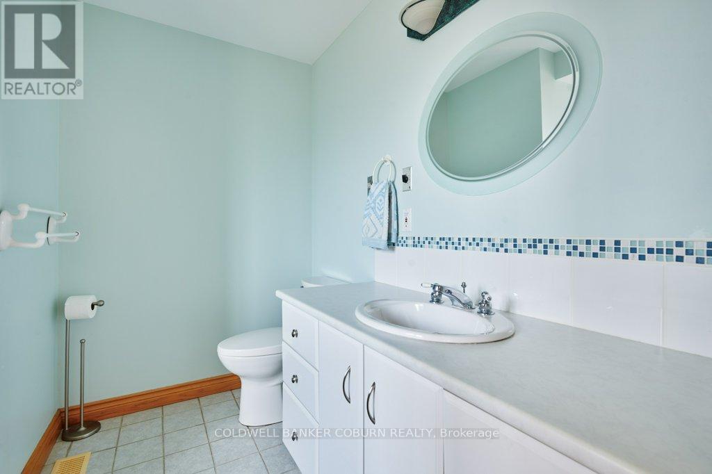 11229 Lakeshore Drive, South Dundas, Ontario  K0E 1K0 - Photo 19 - X12414278