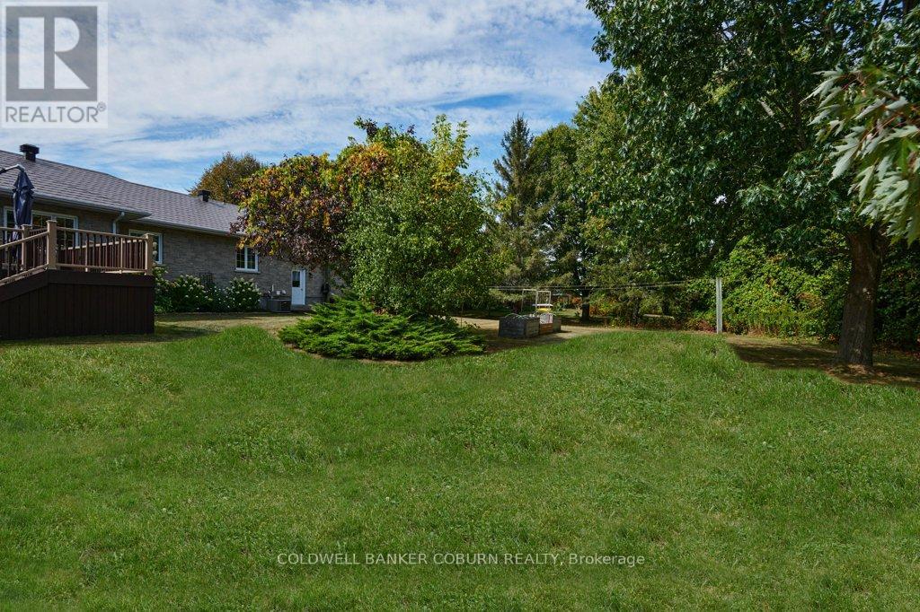 11229 Lakeshore Drive, South Dundas, Ontario  K0E 1K0 - Photo 35 - X12414278