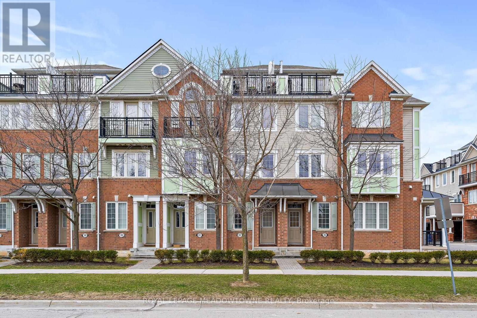 42 - 2614 Dashwood Drive, Oakville, Ontario  L6M 0K5 - Photo 2 - W12900946