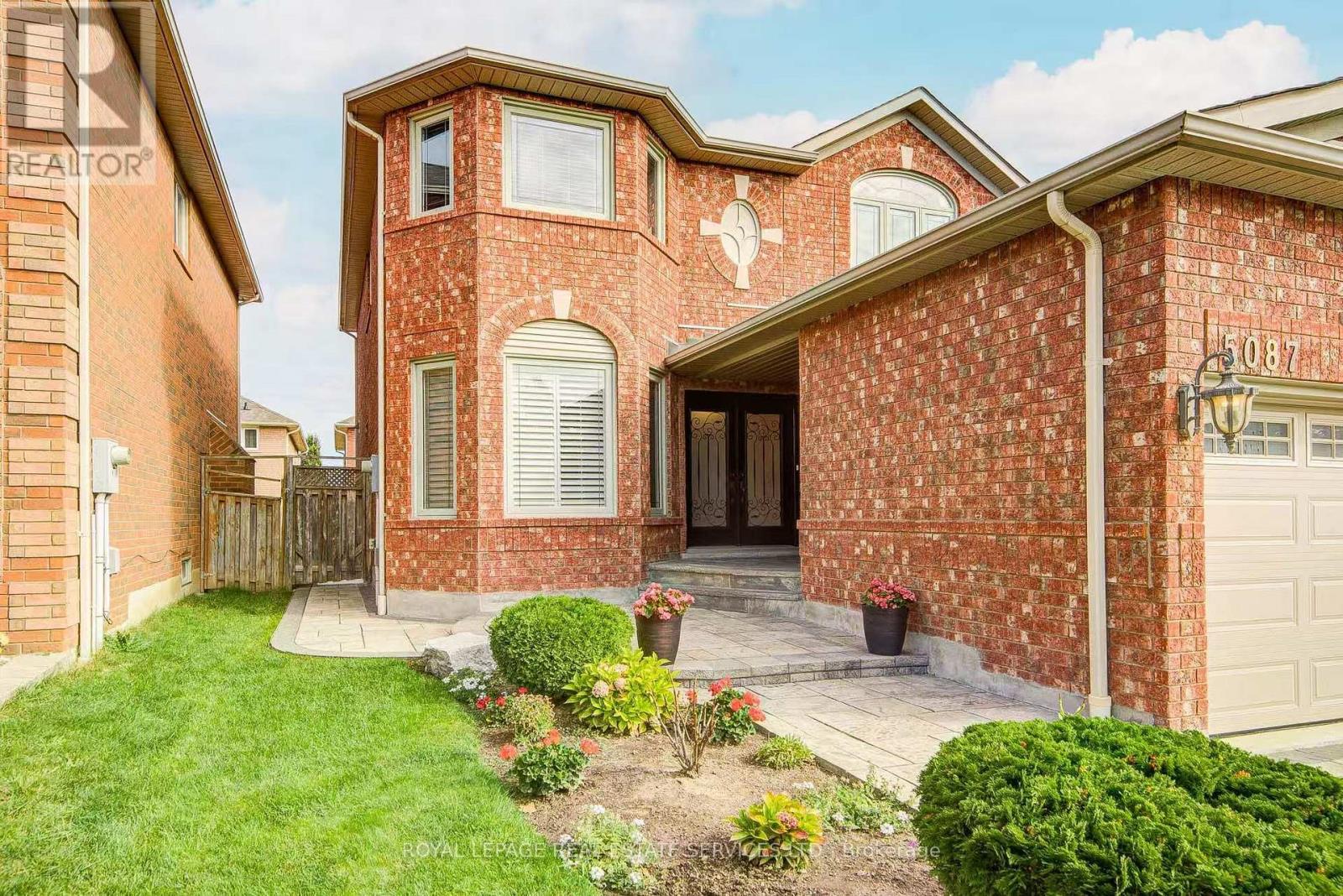 5087 Silverwater Mill Crescent, Mississauga, Ontario  L5V 2B6 - Photo 5 - W12901064