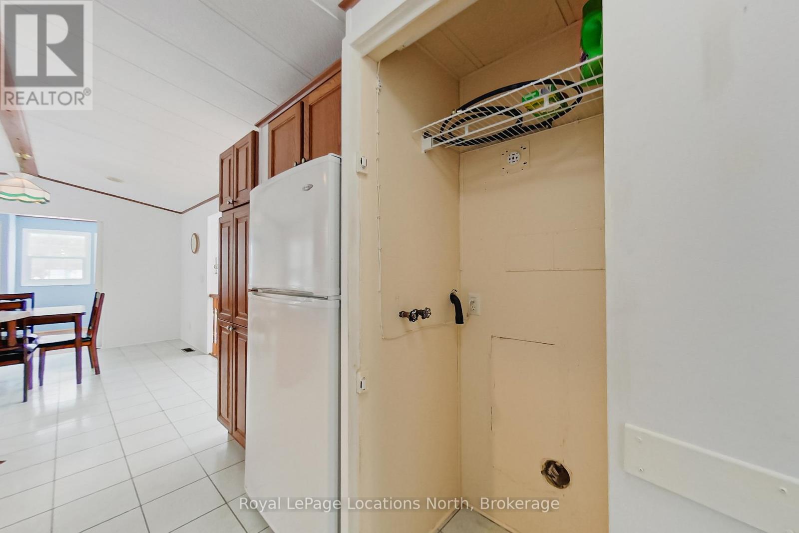 24 Prince Charles Avenue N, Springwater, Ontario  L0L 1P0 - Photo 11 - S12901452