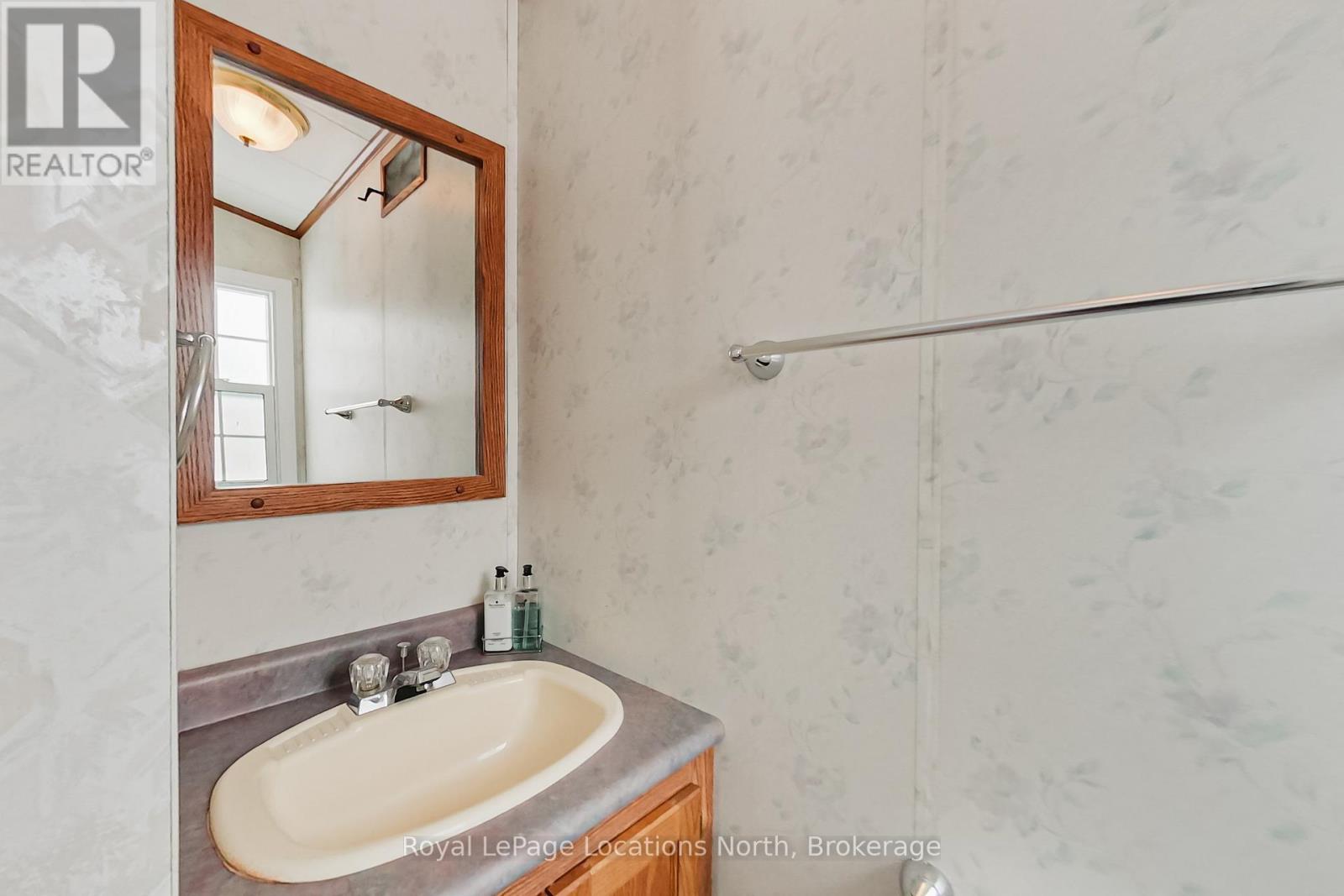 24 Prince Charles Avenue N, Springwater, Ontario  L0L 1P0 - Photo 7 - S12901452