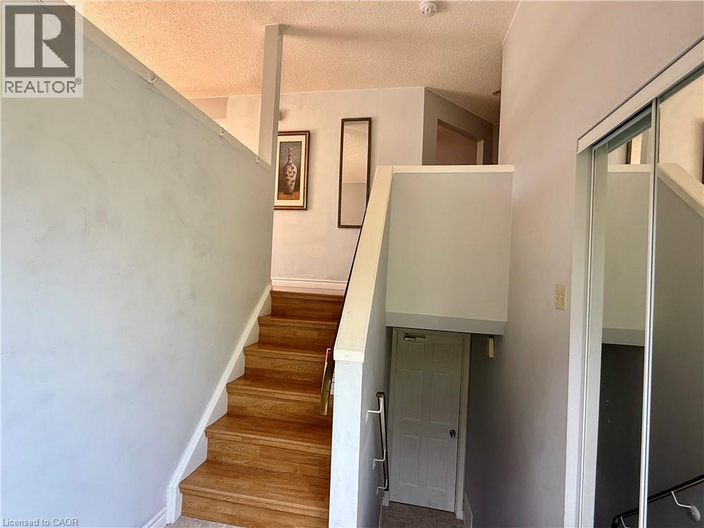 164 Herron Place, Waterloo, Ontario  N2T 1H2 - Photo 5 - 40813642