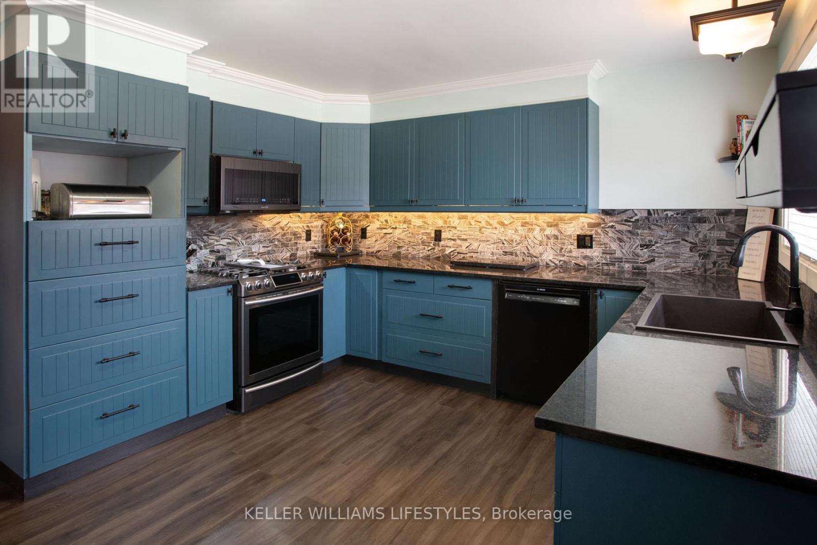 22 Charles Street, Thames Centre (Dorchester), Ontario  N0L 1G2 - Photo 6 - X12901342