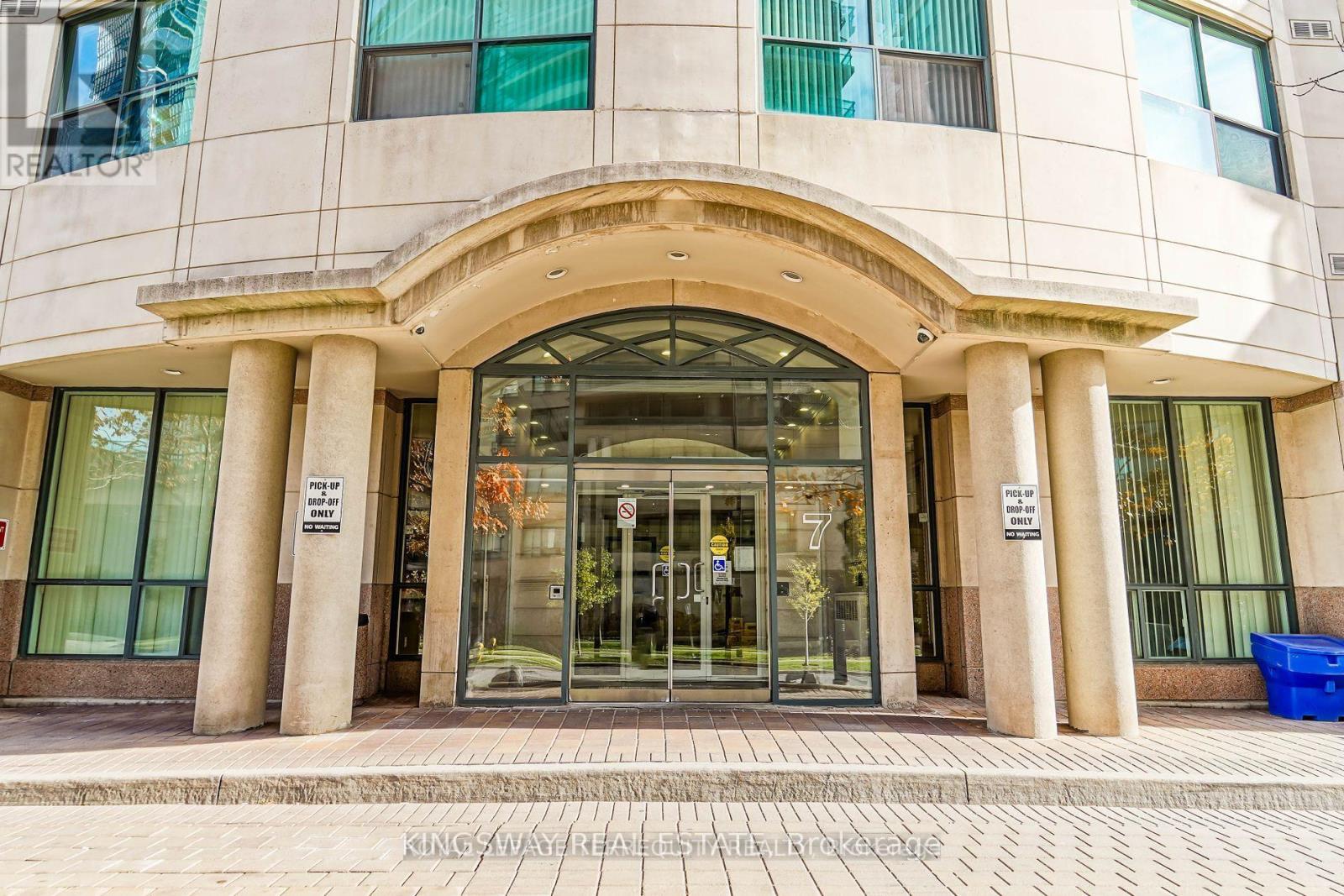 812 - 7 Lorraine Drive, Toronto, Ontario  M2N 7H2 - Photo 2 - C12901334