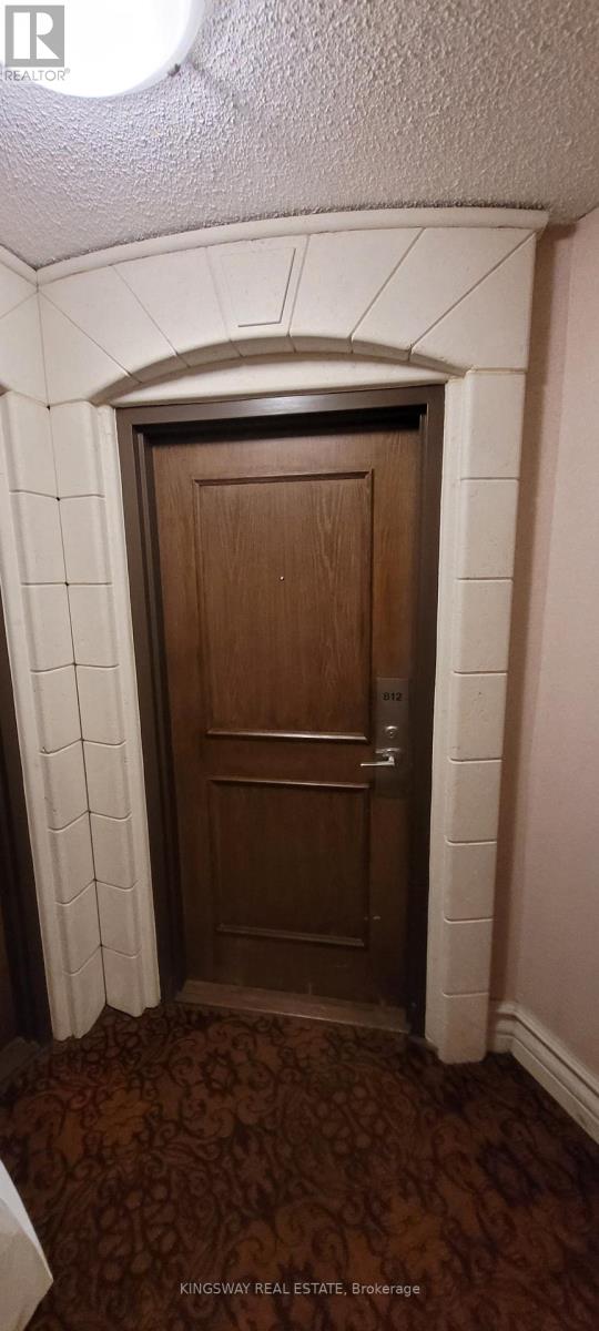 812 - 7 Lorraine Drive, Toronto, Ontario  M2N 7H2 - Photo 3 - C12901334