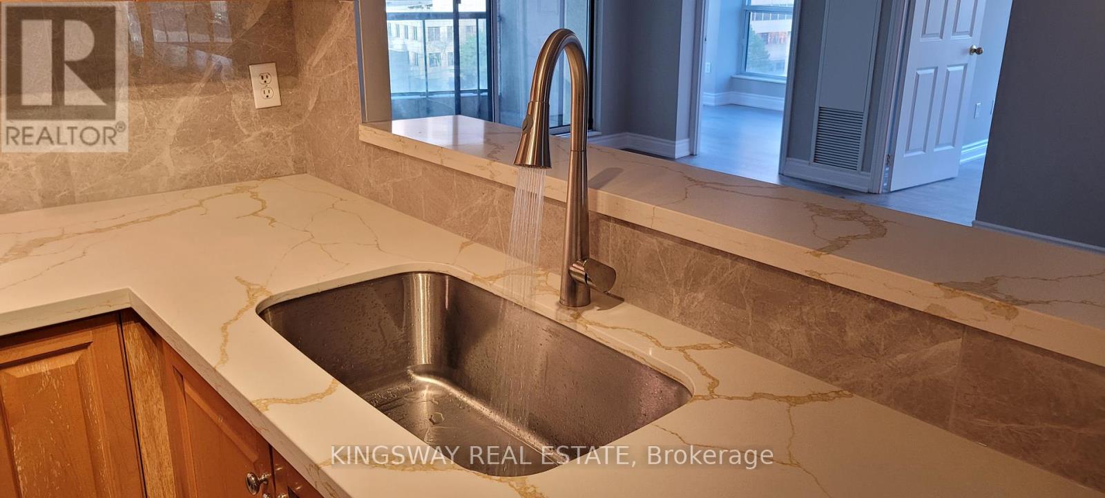 812 - 7 Lorraine Drive, Toronto, Ontario  M2N 7H2 - Photo 7 - C12901334