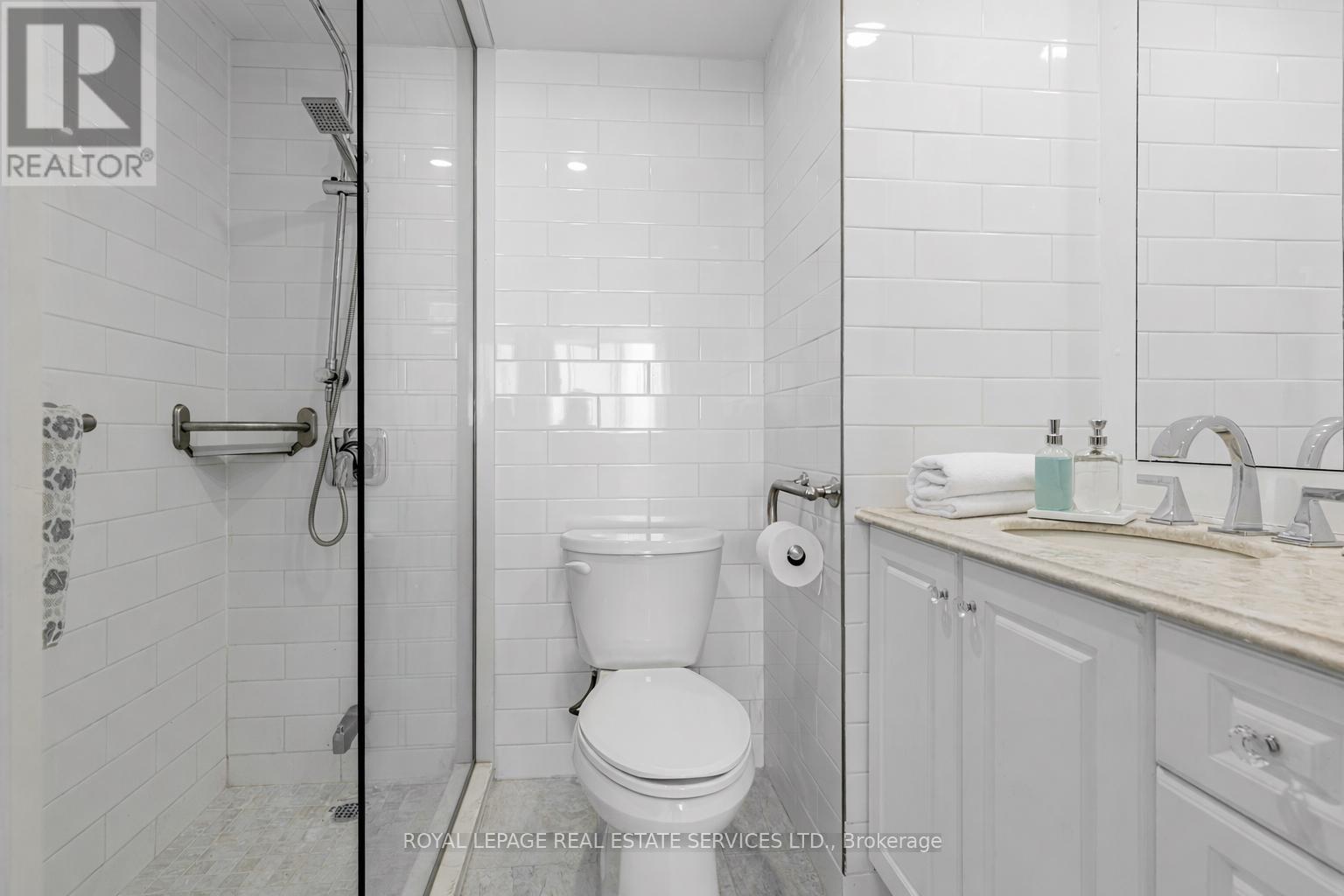 706 - 3000 Bathurst Street, Toronto, Ontario  M6B 3B4 - Photo 8 - C12901390