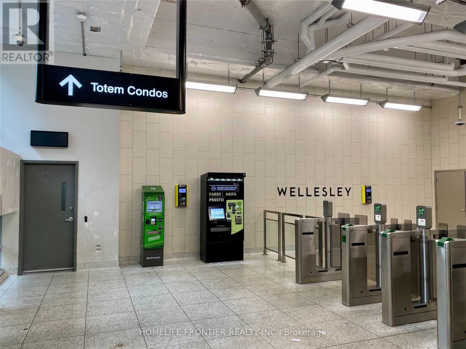 907 - 17 Dundonald Street, Toronto, Ontario  M4Y 1K3 - Photo 10 - C12901412