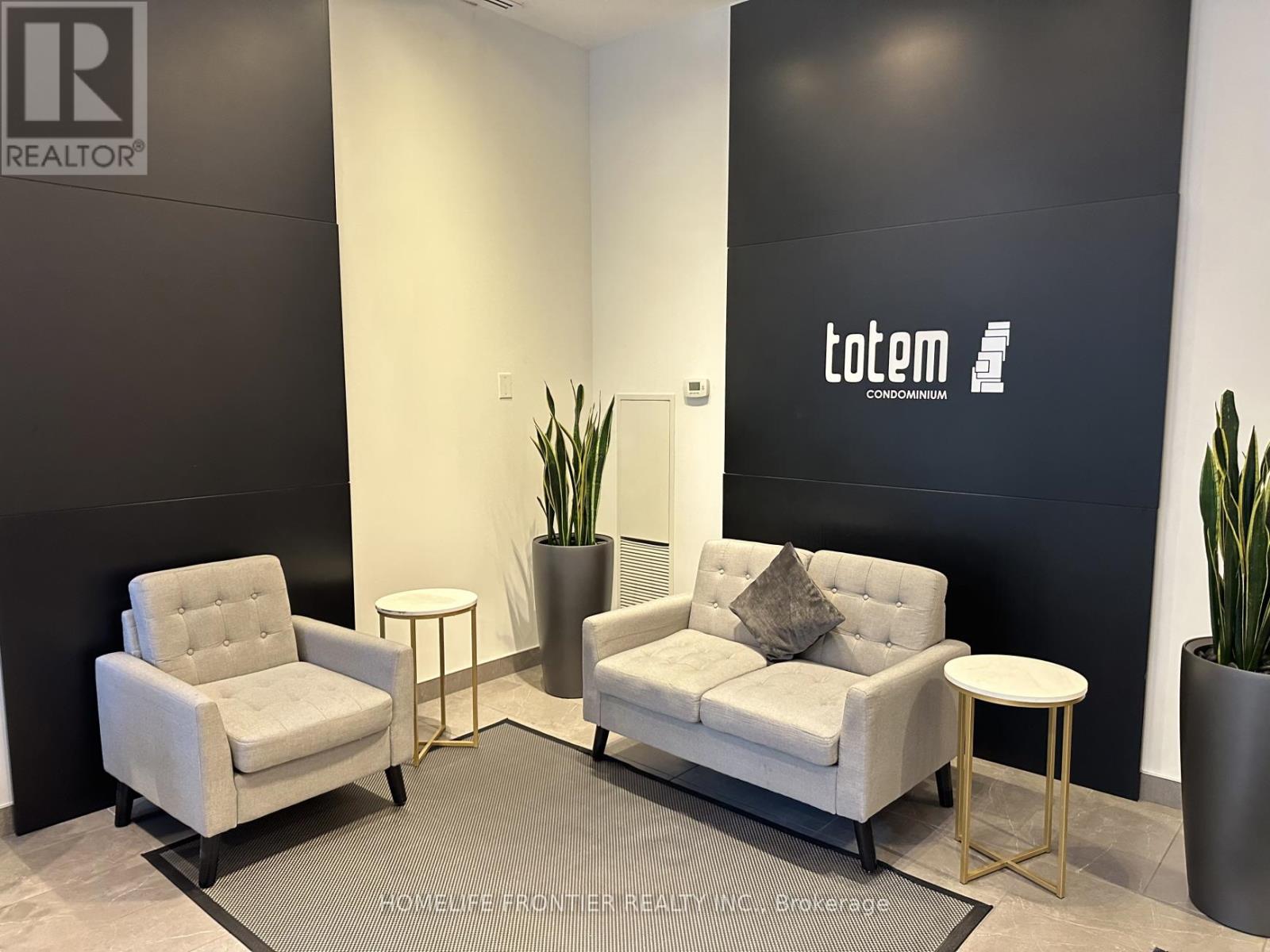 907 - 17 Dundonald Street, Toronto, Ontario  M4Y 1K3 - Photo 2 - C12901412