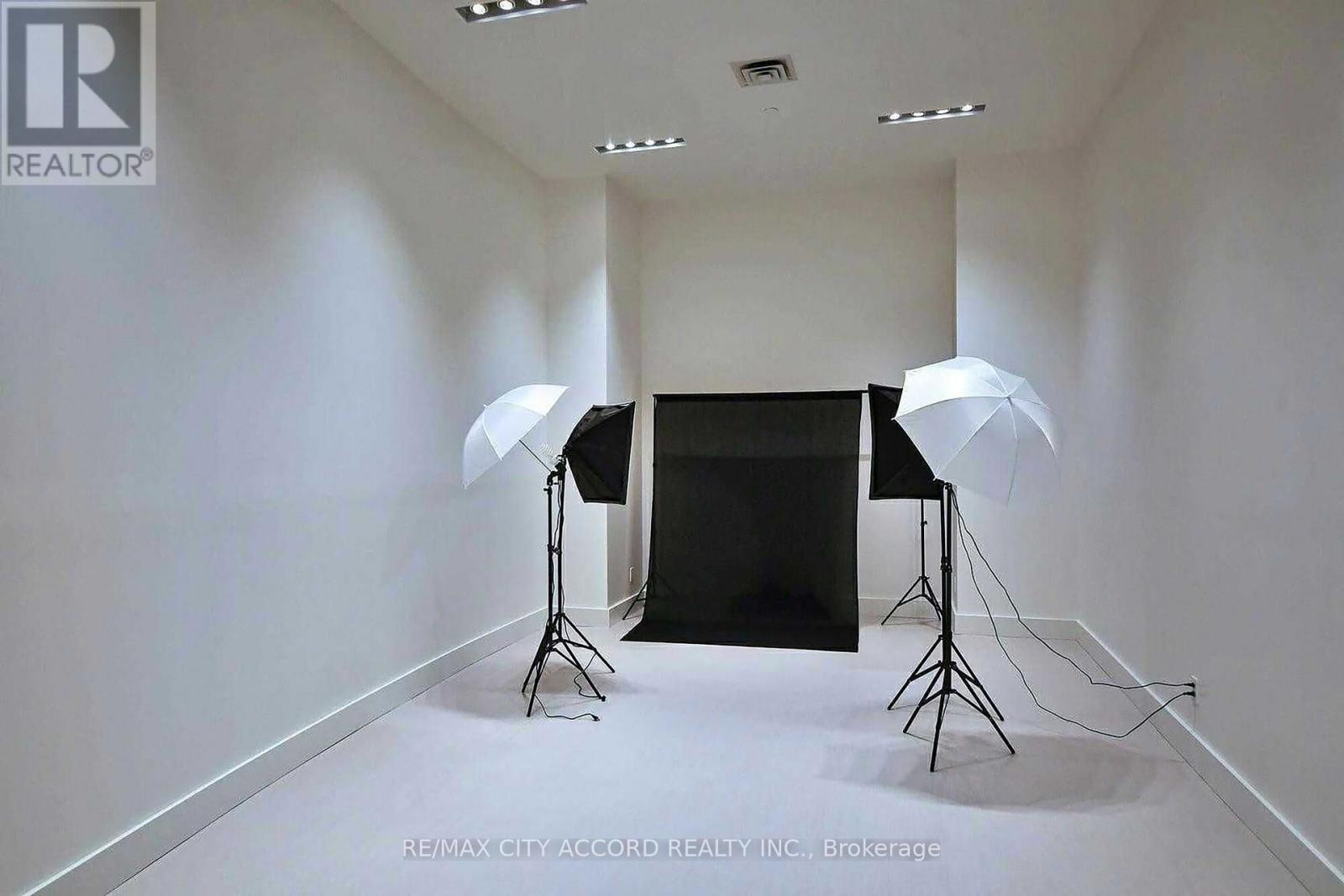 703 - 90 Queens Wharf Road, Toronto (Waterfront Communities), Ontario  M5V 0J4 - Photo 13 - C12901428