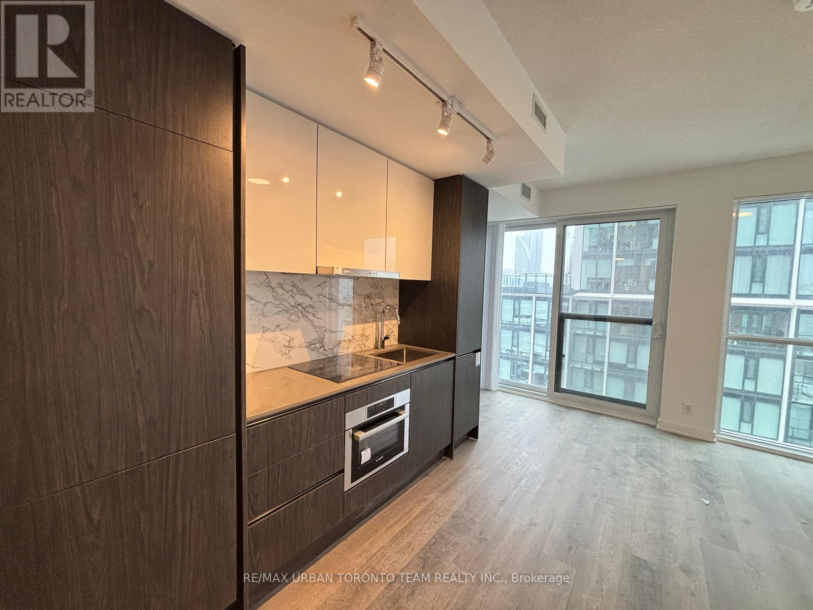 2711 - 180 Front Street E, Toronto, Ontario  M5A 0K9 - Photo 4 - C12901464