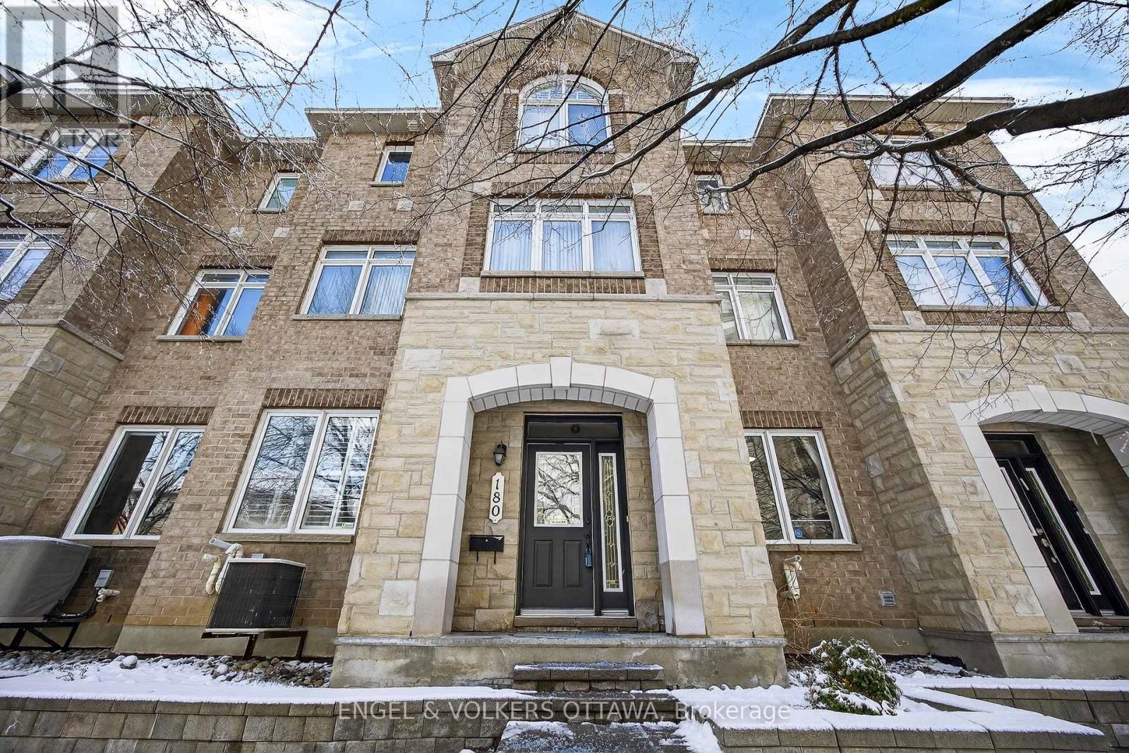 180 Lanark Avenue, Ottawa, Ontario  K1Z 1E5 - Photo 2 - X12901420