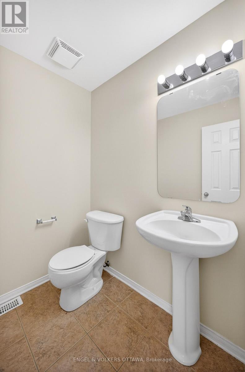 180 Lanark Avenue, Ottawa, Ontario  K1Z 1E5 - Photo 25 - X12901420