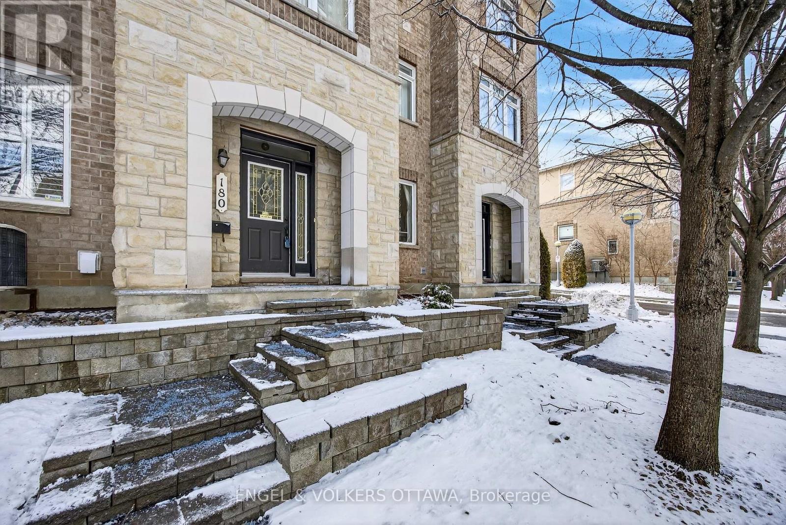 180 Lanark Avenue, Ottawa, Ontario  K1Z 1E5 - Photo 4 - X12901420