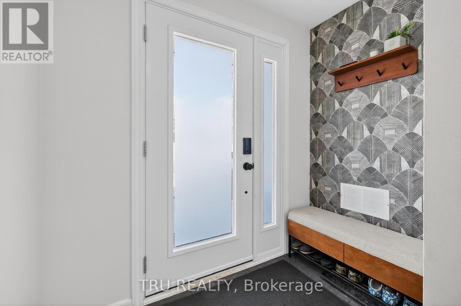 A - 2443 Sudbury Avenue, Ottawa, Ontario  K2C 1L6 - Photo 3 - X12901454