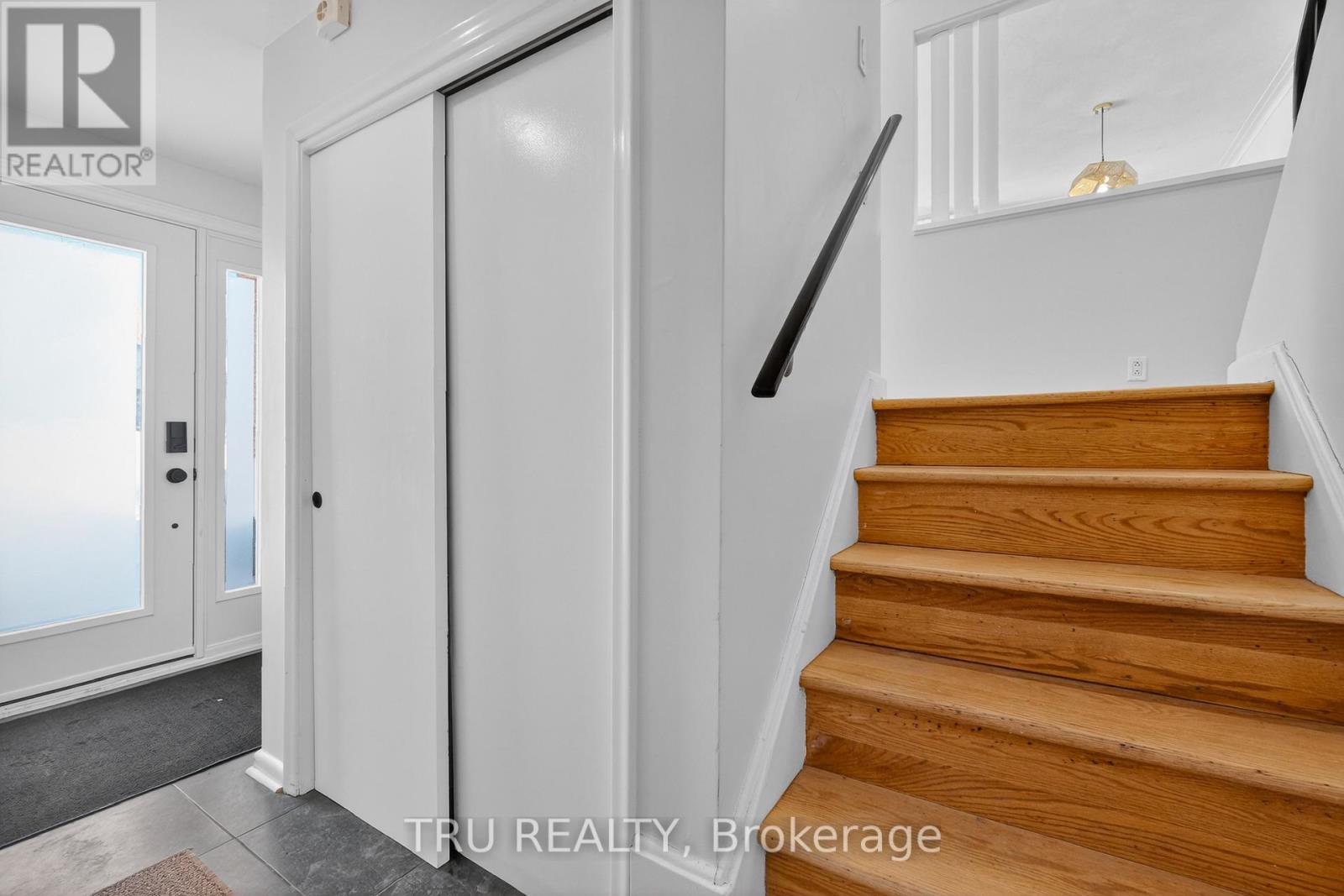 A - 2443 Sudbury Avenue, Ottawa, Ontario  K2C 1L6 - Photo 5 - X12901454