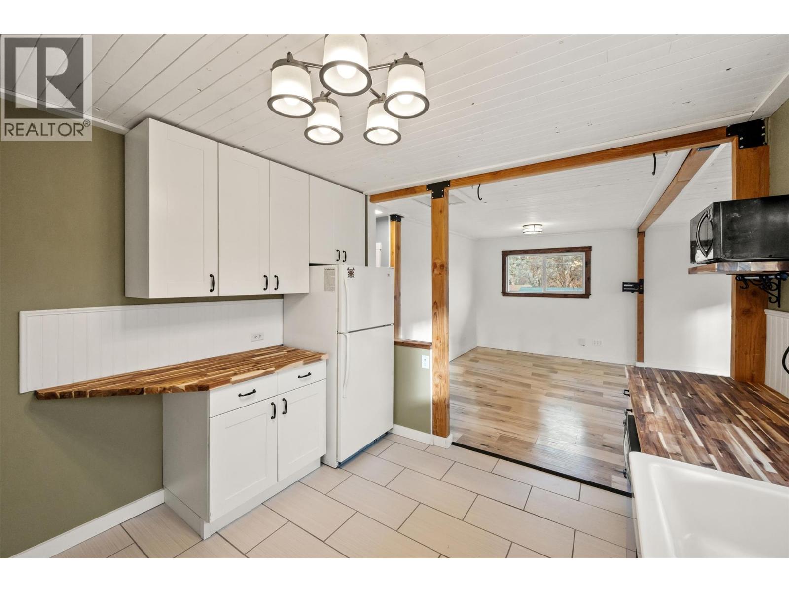 6470 Hollow Street, Oliver, British Columbia  V0H 1T0 - Photo 11 - 10374175