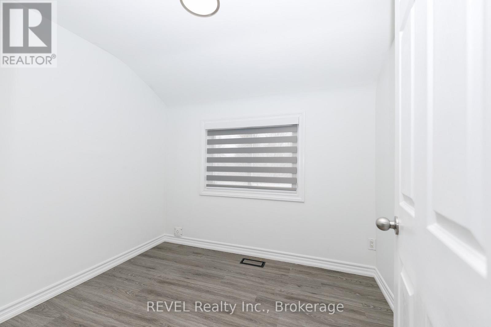 19 Claremount Circle N, Welland, Ontario  L3C 2P4 - Photo 21 - X12901304