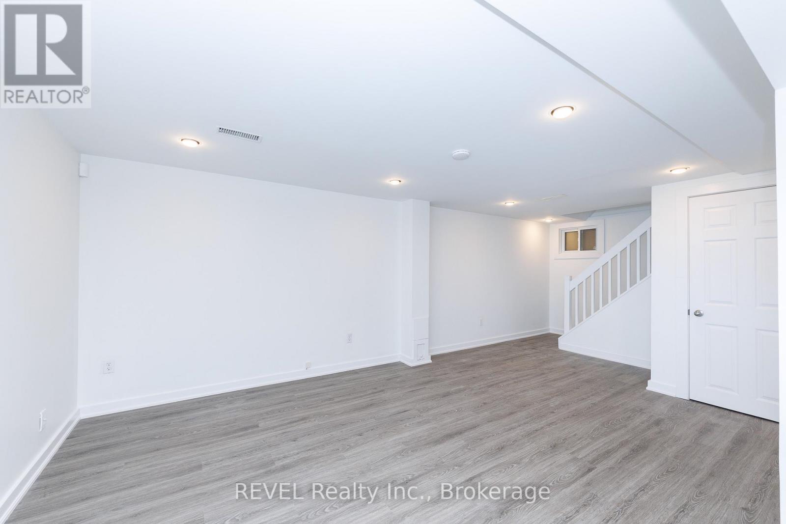 19 Claremount Circle N, Welland, Ontario  L3C 2P4 - Photo 32 - X12901304