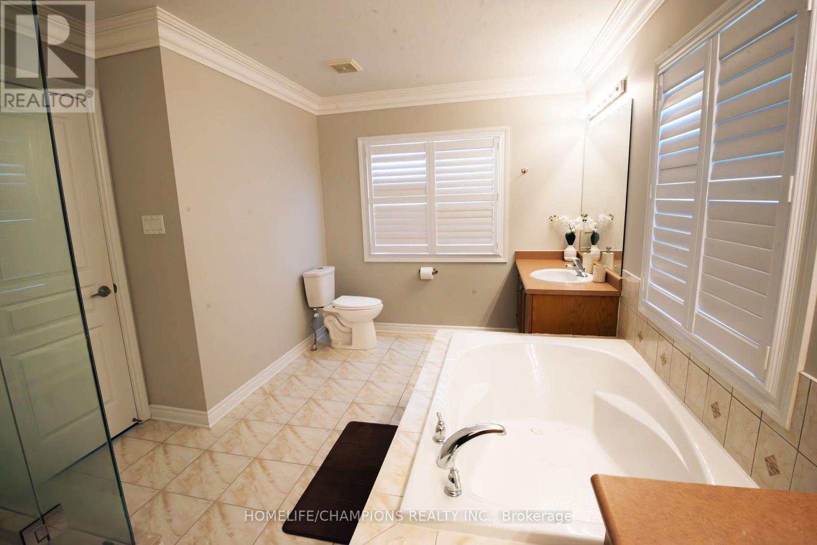 105 Braith Crescent, Whitchurch-Stouffville, Ontario  L4A 0B9 - Photo 18 - N12901372