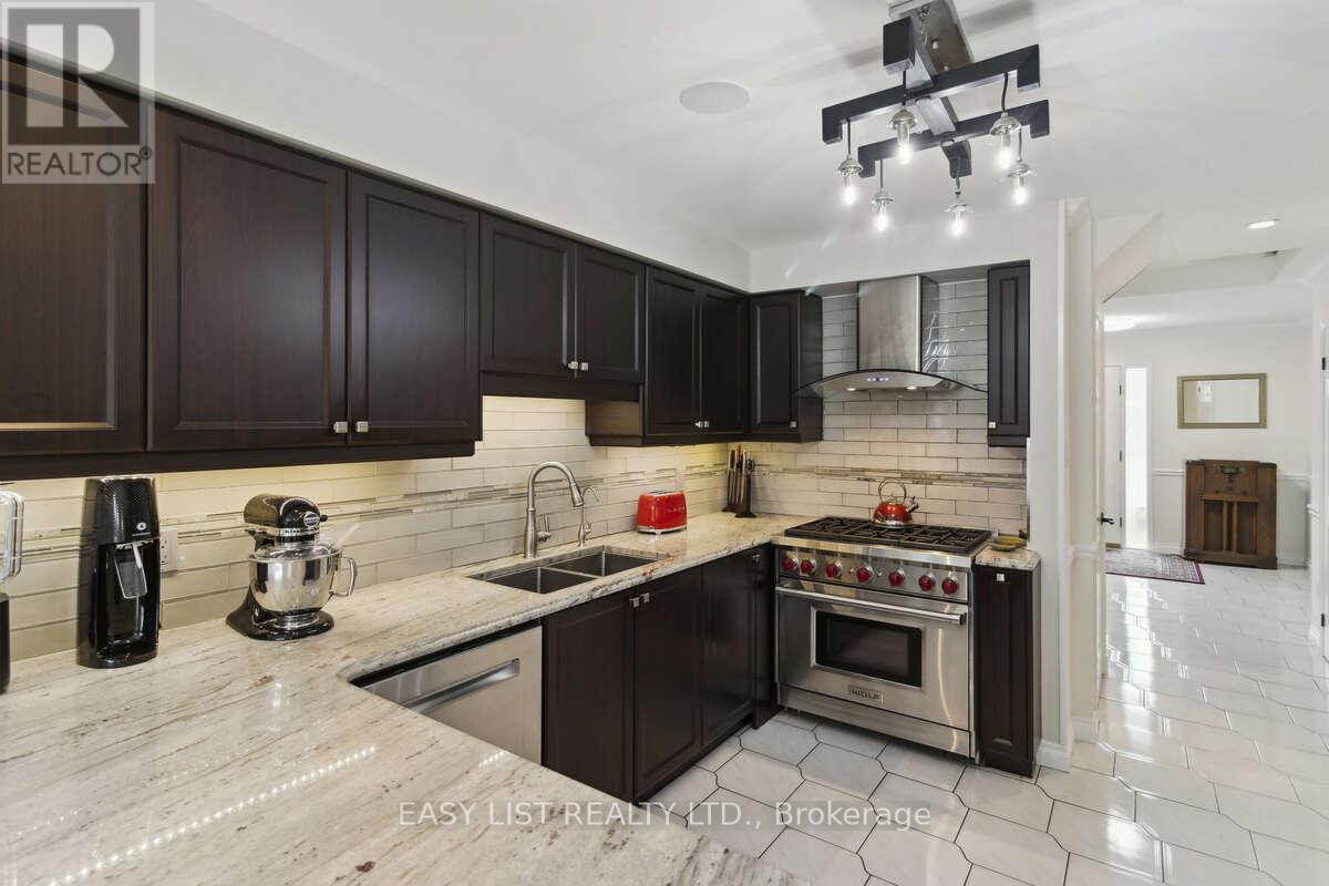 31 Bloomfield Trail, Richmond Hill, Ontario  L4E 2J8 - Photo 14 - N12901408