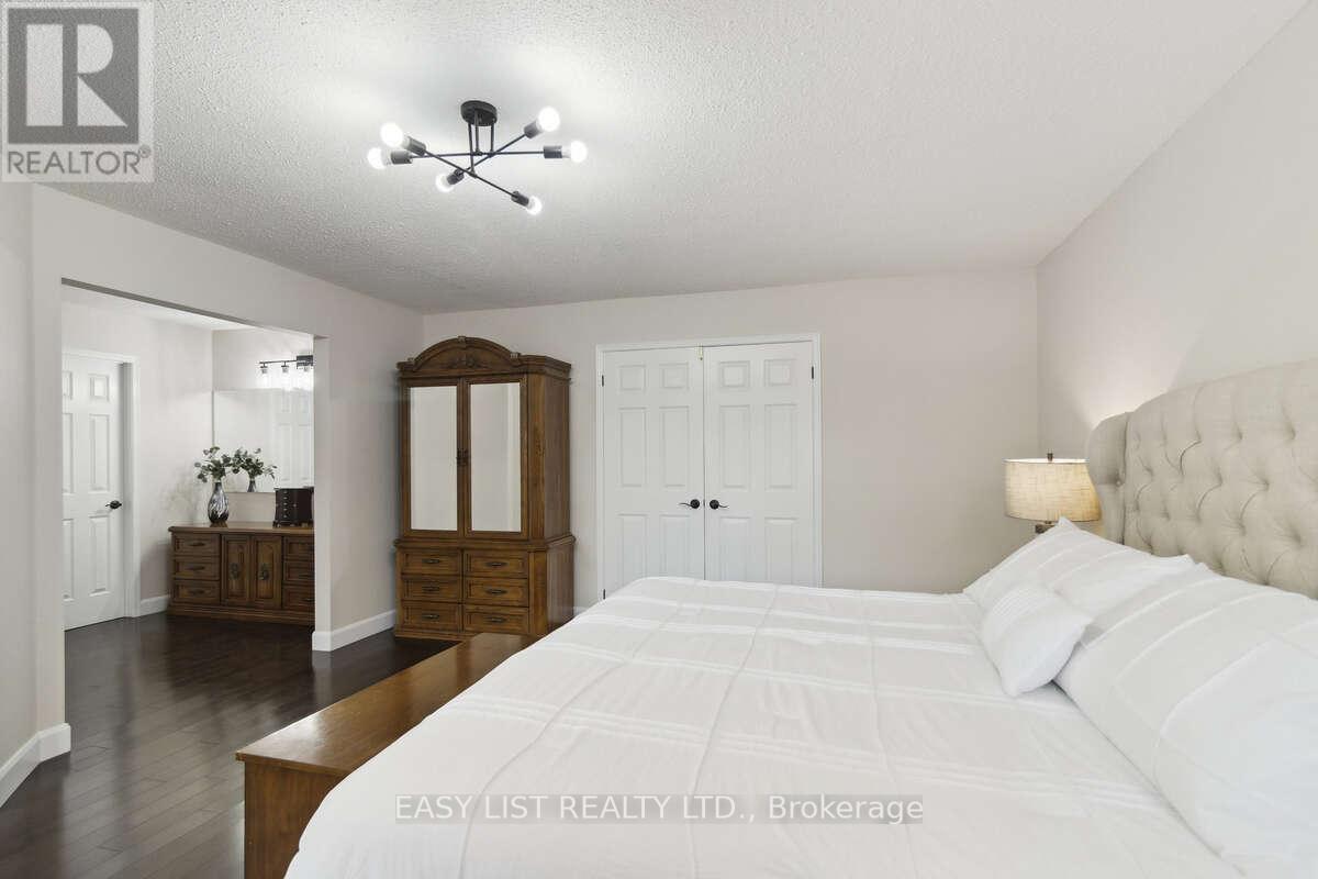 31 Bloomfield Trail, Richmond Hill, Ontario  L4E 2J8 - Photo 32 - N12901408