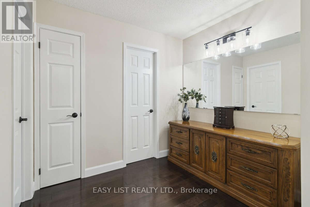 31 Bloomfield Trail, Richmond Hill, Ontario  L4E 2J8 - Photo 34 - N12901408