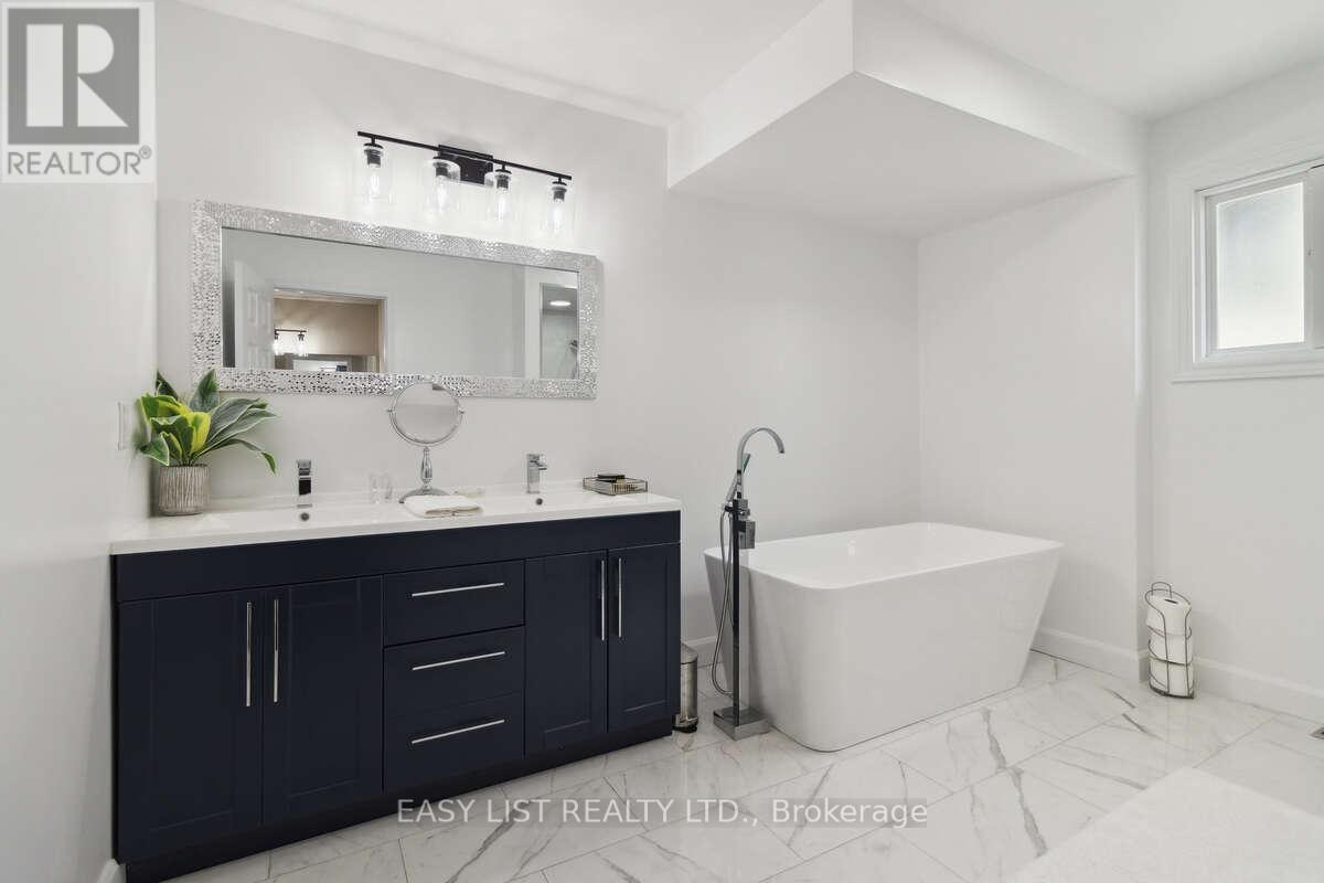 31 Bloomfield Trail, Richmond Hill, Ontario  L4E 2J8 - Photo 35 - N12901408