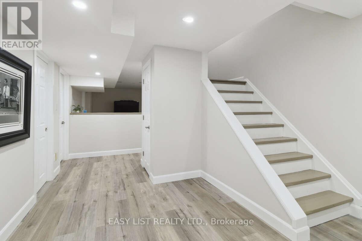 31 Bloomfield Trail, Richmond Hill, Ontario  L4E 2J8 - Photo 38 - N12901408