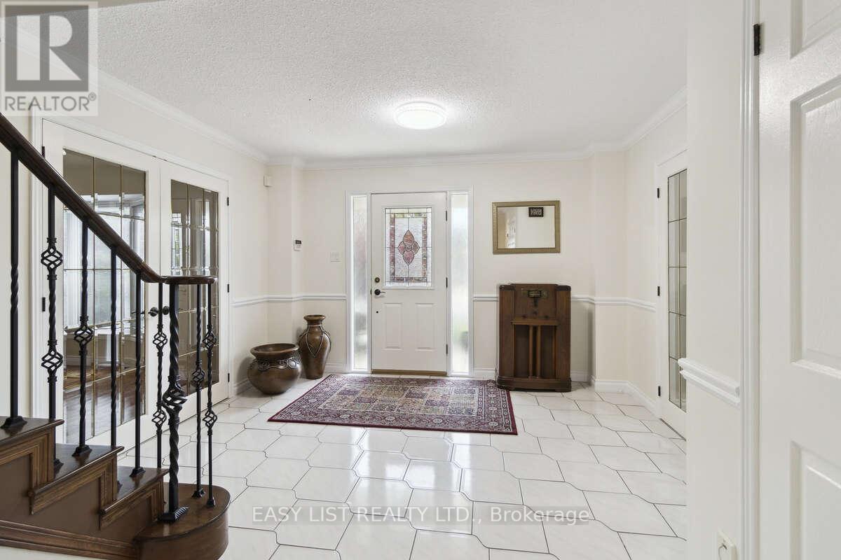 31 Bloomfield Trail, Richmond Hill, Ontario  L4E 2J8 - Photo 6 - N12901408