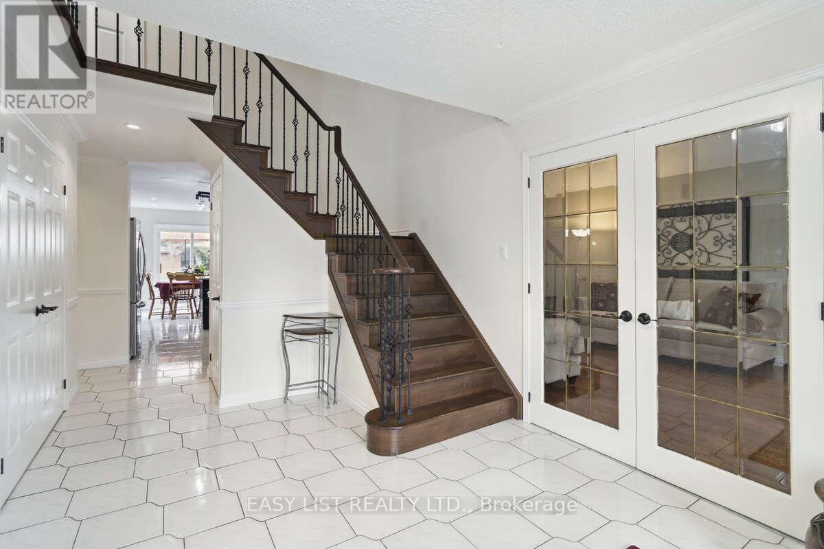 31 Bloomfield Trail, Richmond Hill, Ontario  L4E 2J8 - Photo 7 - N12901408