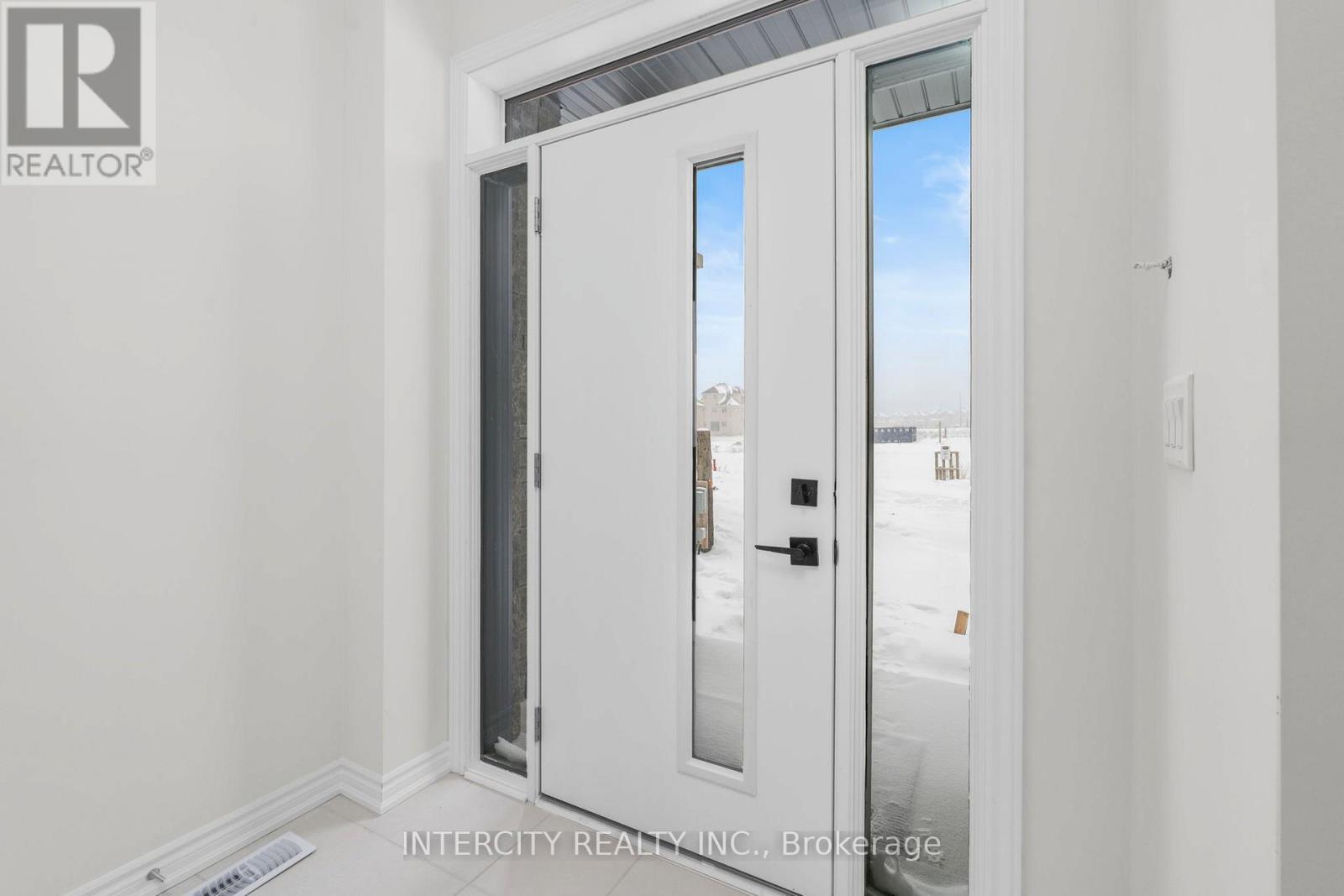 76 Tipp Drive, Richmond Hill, Ontario  L4E 1J3 - Photo 2 - N12901480