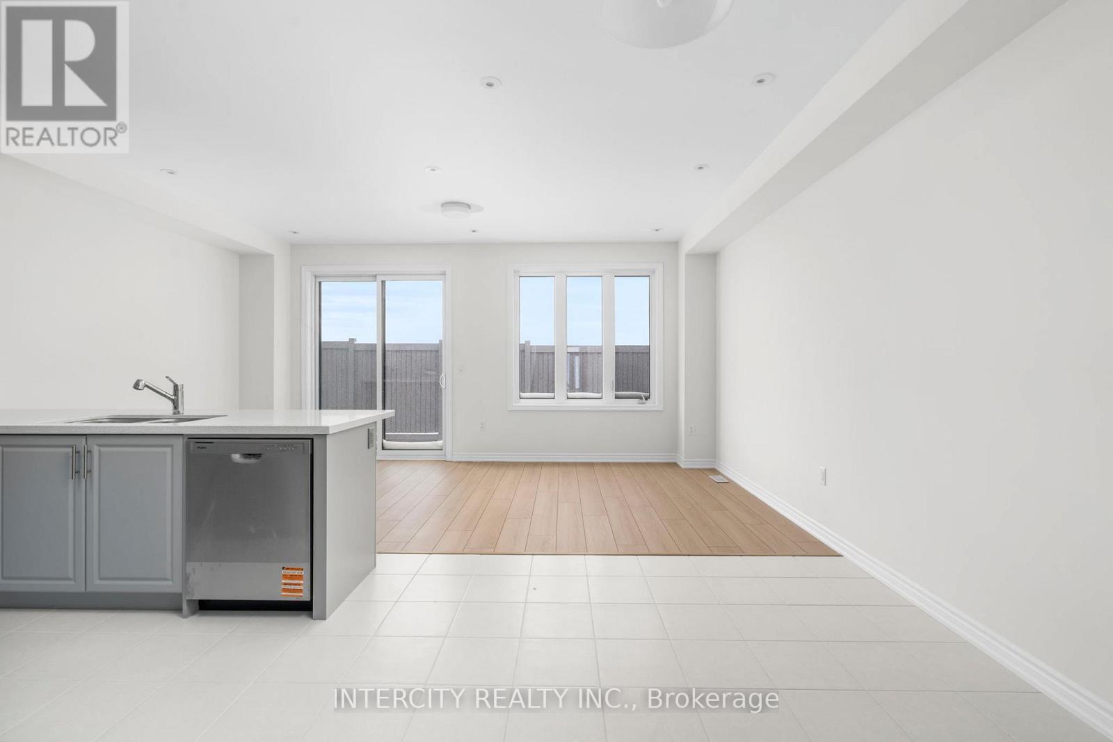 76 Tipp Drive, Richmond Hill, Ontario  L4E 1J3 - Photo 6 - N12901480