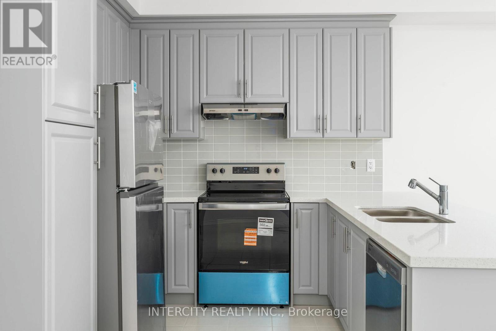 76 Tipp Drive, Richmond Hill, Ontario  L4E 1J3 - Photo 8 - N12901480