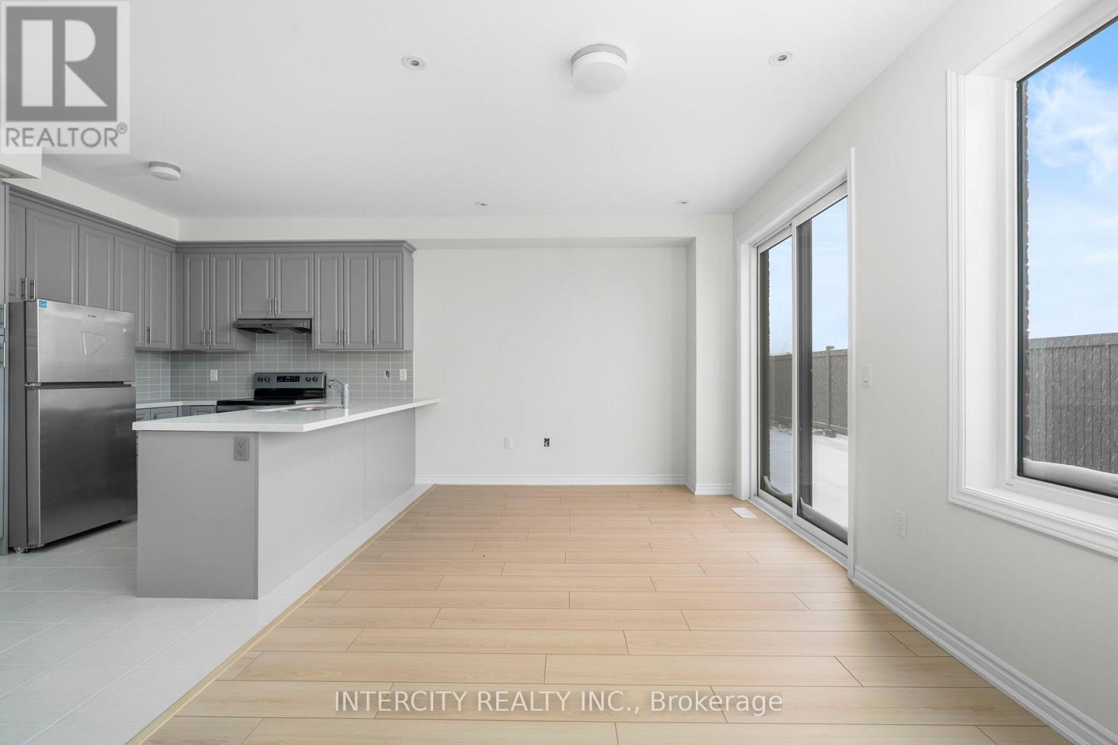 76 Tipp Drive, Richmond Hill, Ontario  L4E 1J3 - Photo 9 - N12901480