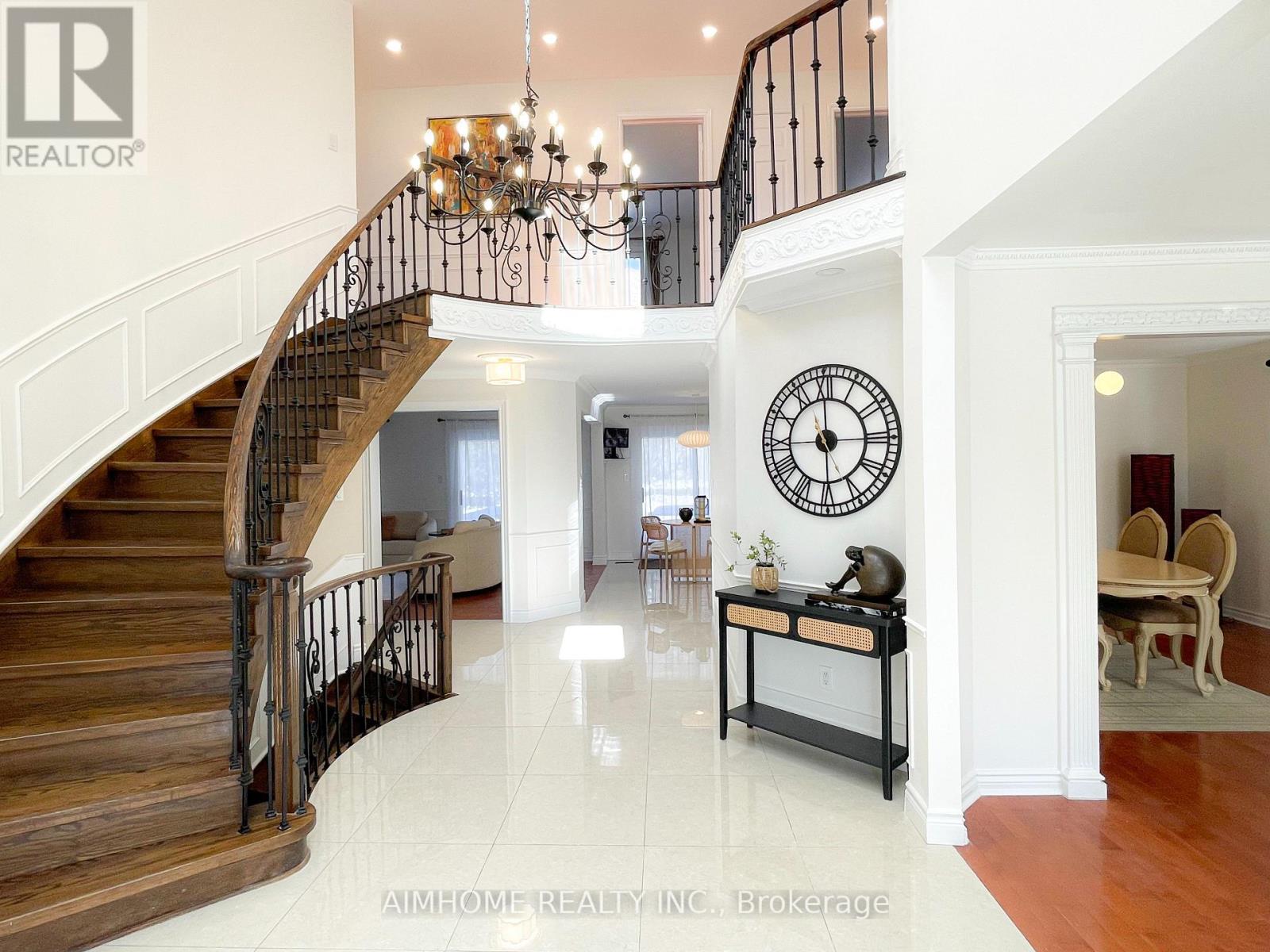 8 Cygnus Drive, Richmond Hill, Ontario  L4C 8P2 - Photo 3 - N12901484