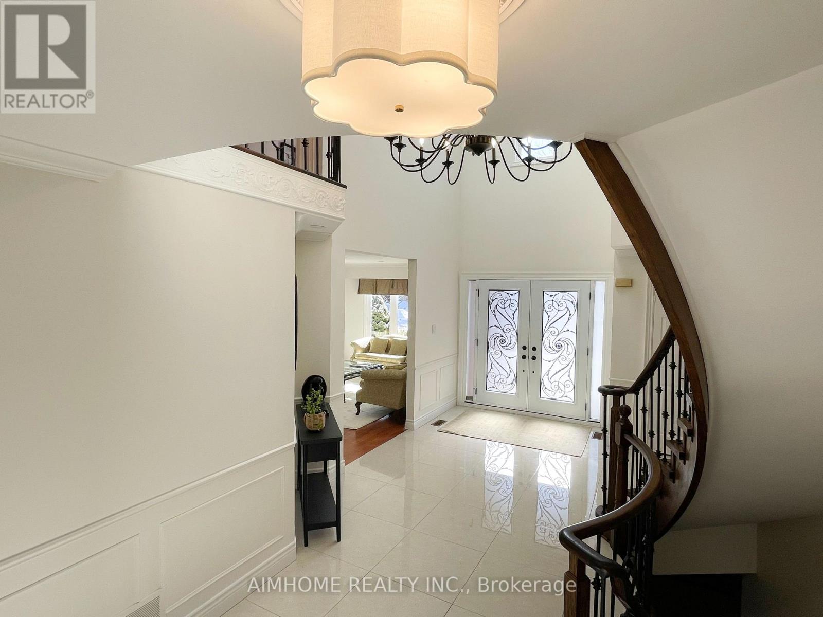 8 Cygnus Drive, Richmond Hill, Ontario  L4C 8P2 - Photo 5 - N12901484