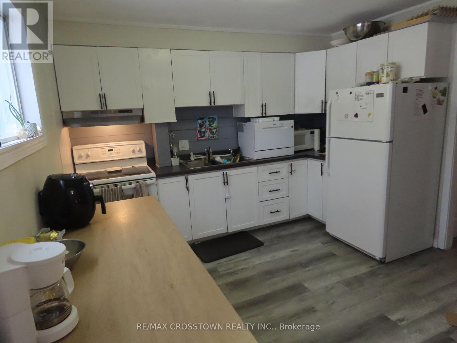 4716 Penetanguishene Road, Springwater, Ontario  L0L 1V0 - Photo 11 - S12901414