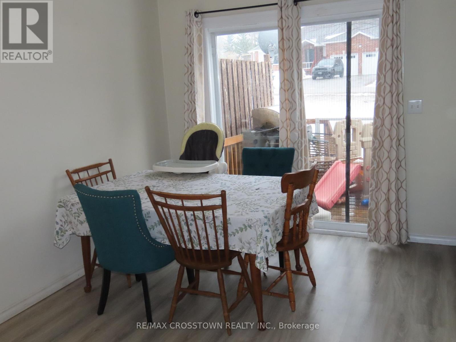 4716 Penetanguishene Road, Springwater, Ontario  L0L 1V0 - Photo 12 - S12901414