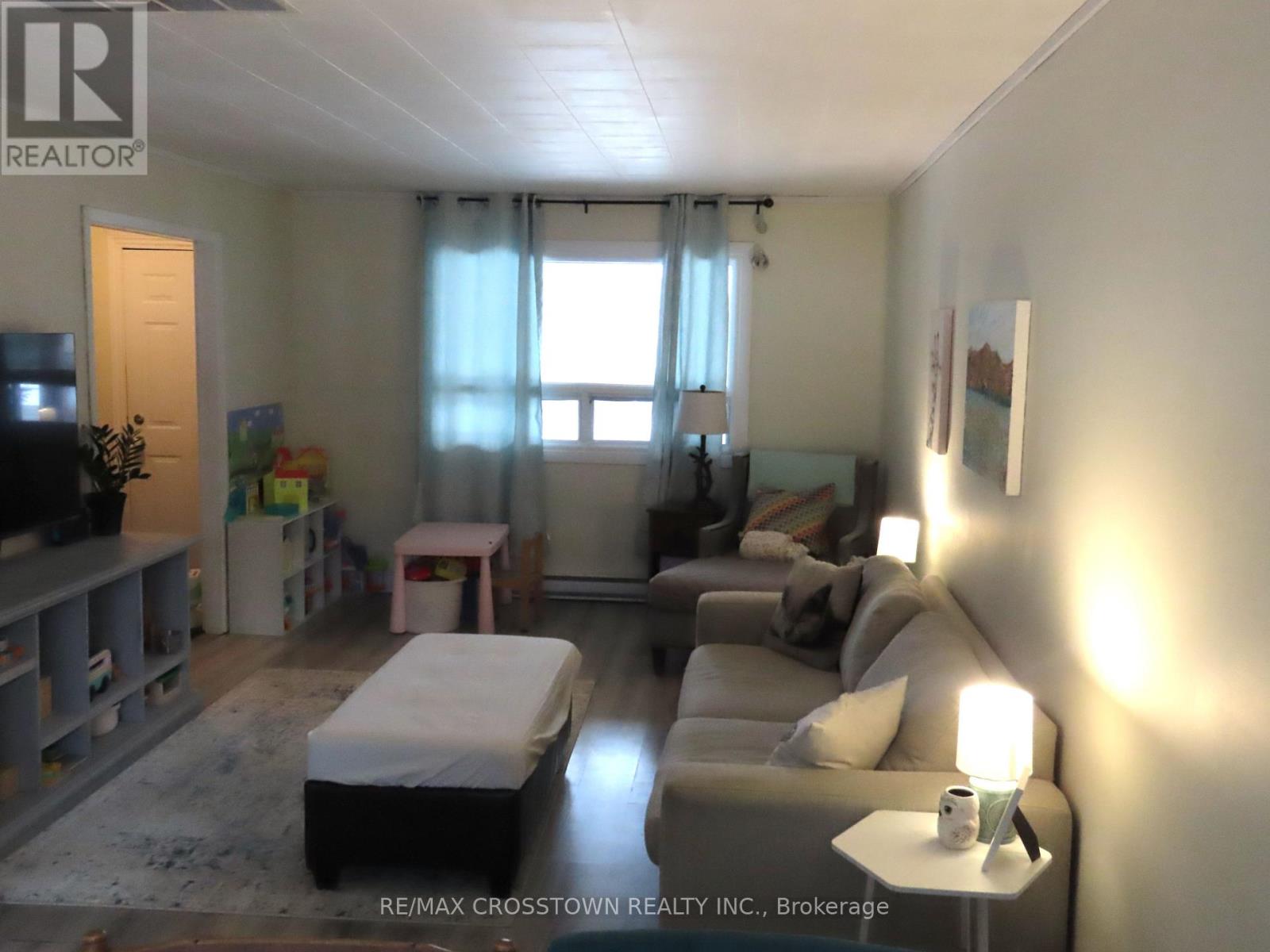 4716 Penetanguishene Road, Springwater, Ontario  L0L 1V0 - Photo 9 - S12901414