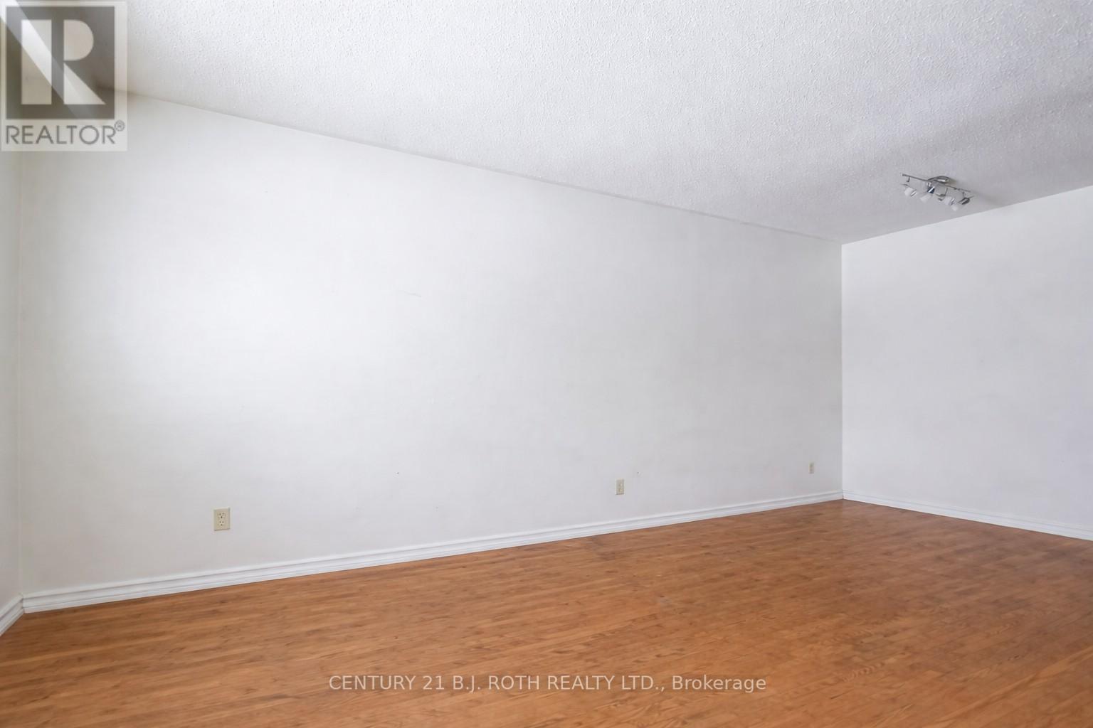 17 Burbank Place, Barrie, Ontario  L4M 2S8 - Photo 2 - S12888472