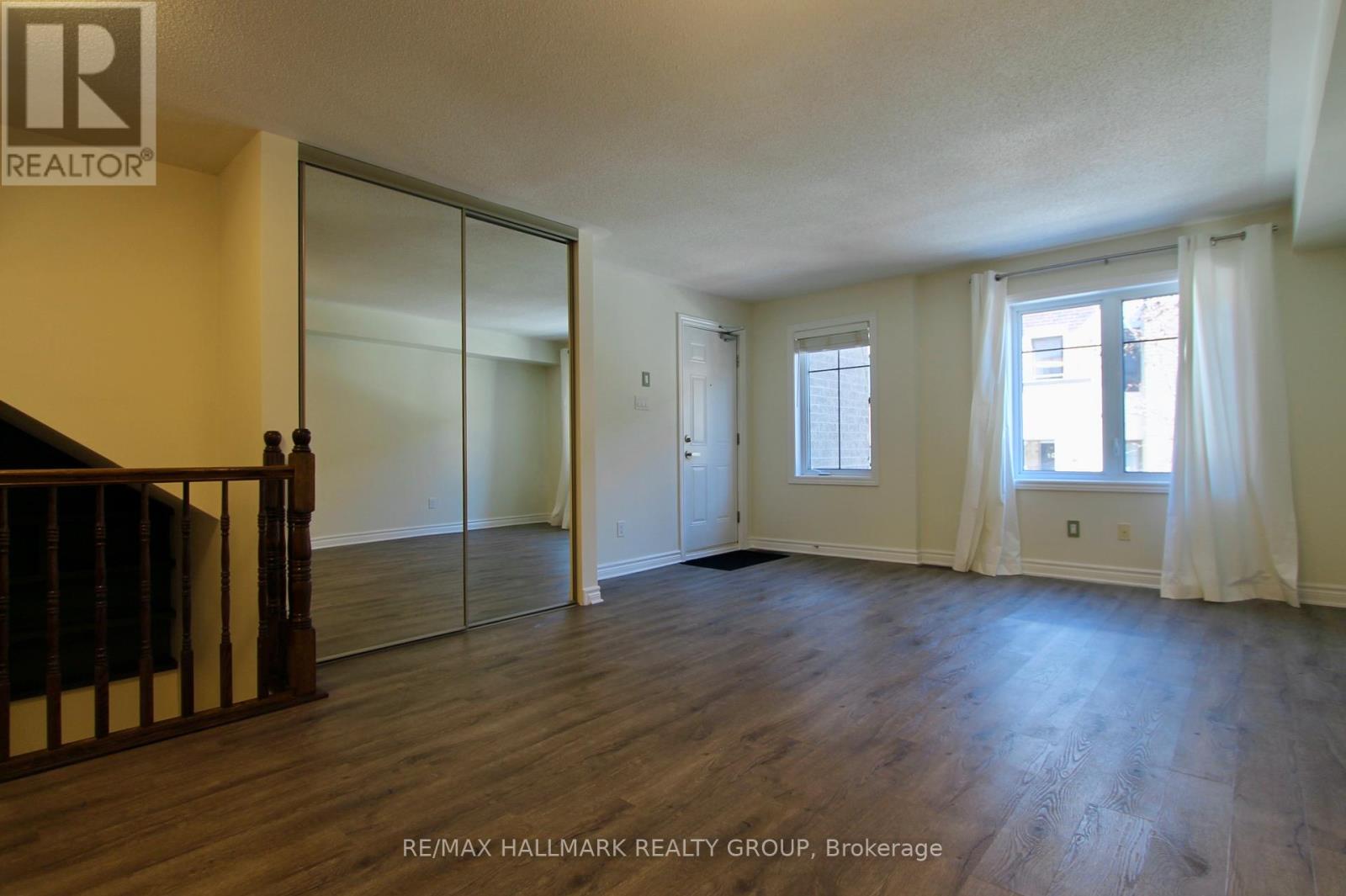 126a Lindenshade Drive, Ottawa, Ontario  K2J 5R5 - Photo 4 - X12900774