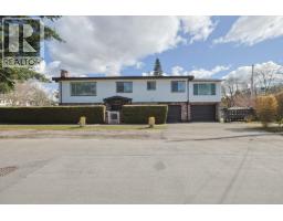 <div class="price">$1,968,000</div> 5730 Quebec Street, Vancouver<br><div style="margin-bottom:8px;"><small>RE/MAX Real Estate Services</small></div><div class='bed_bath'>4 Bed | 3 Bath</div>