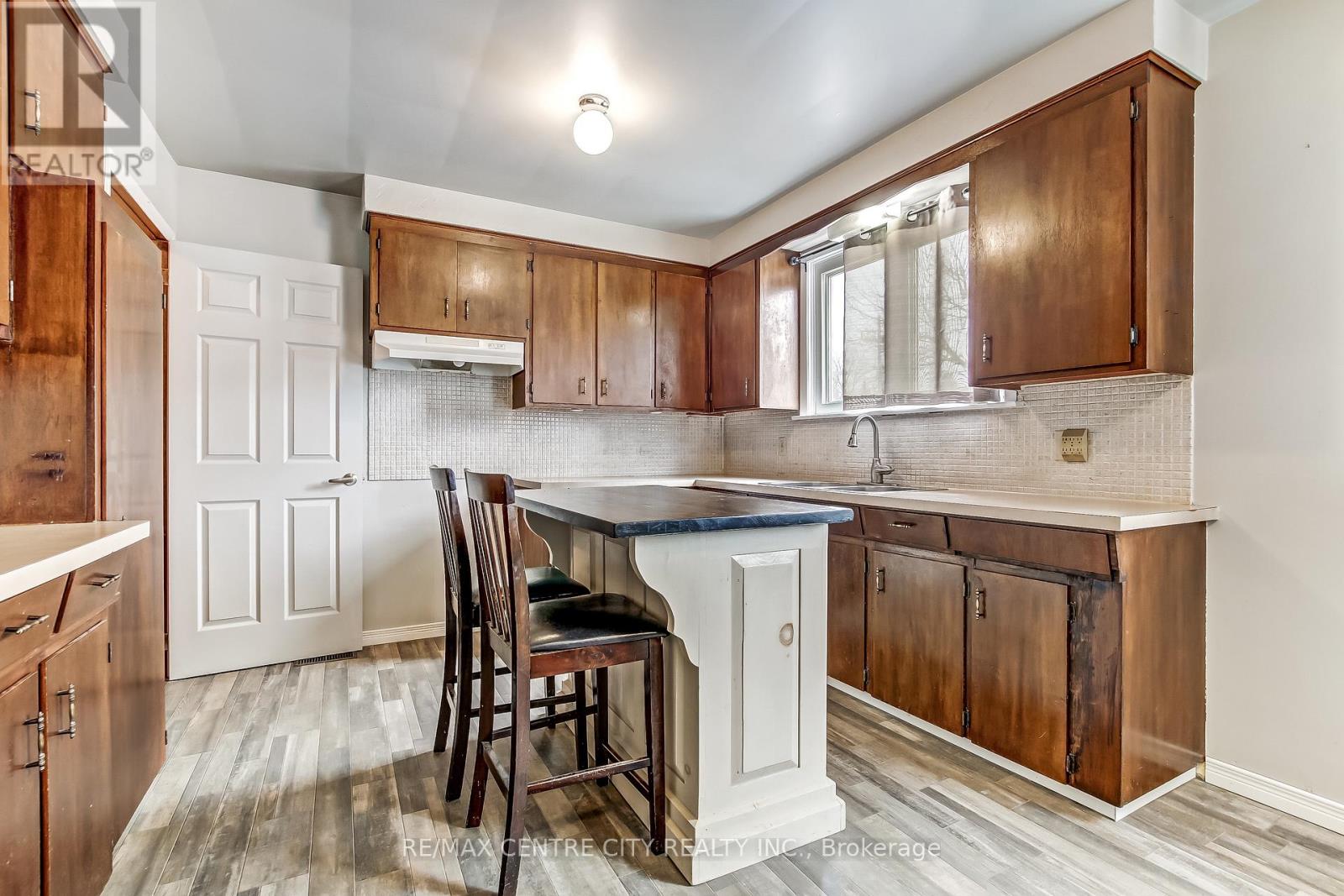 124 Fairview Avenue, St. Thomas, Ontario  N5R 4X6 - Photo 10 - X12901524