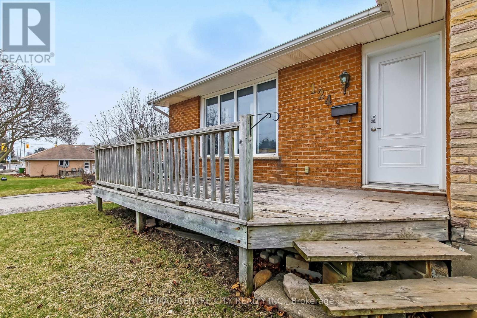 124 Fairview Avenue, St. Thomas, Ontario  N5R 4X6 - Photo 2 - X12901524