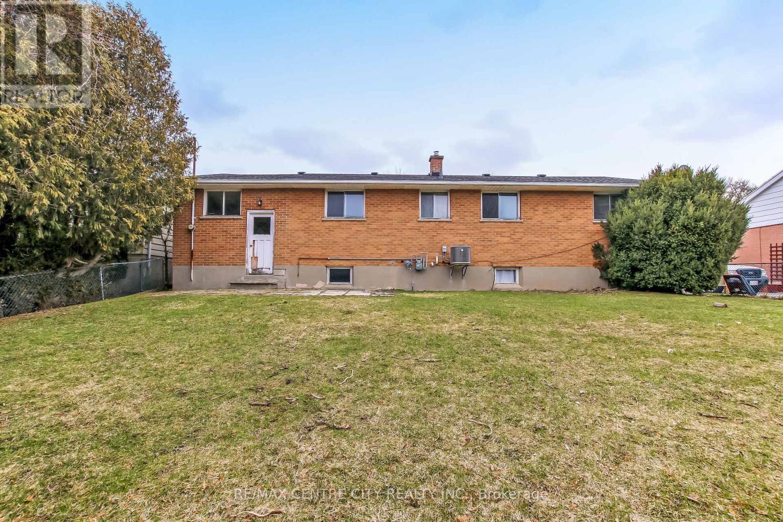 124 Fairview Avenue, St. Thomas, Ontario  N5R 4X6 - Photo 32 - X12901524